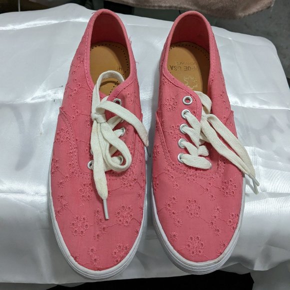 American Eagle by Payless eyelet sneaks size 5.5 - Picture 1 of 7